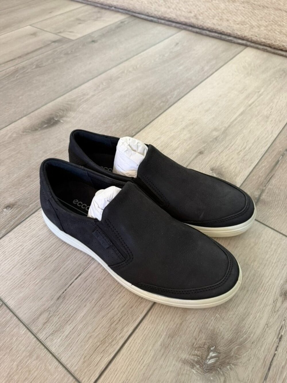 Men's Ecco Black Leather Slip Ons Brand New 41